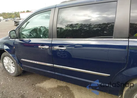 2015 Chrysler Town & Country Touring-L z USA, uszkodzony, nr VIN 2C4RC1CG8FR727656